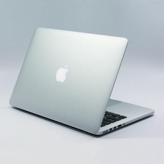 Apple MacBook Pro dizüstü bilgisayar ürün görseli